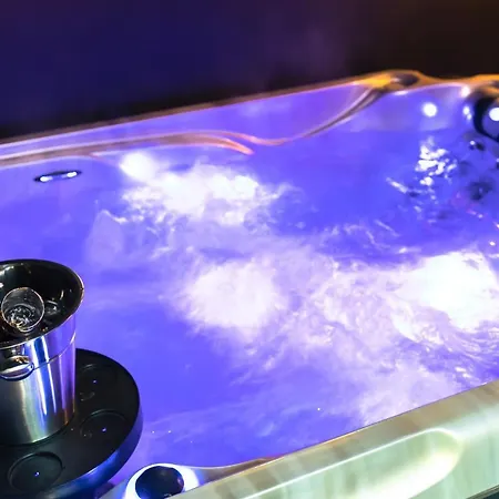 Le Clos Du Rempart Suite & Jacuzzi Ciney Exterior photo