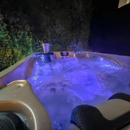 Le Clos Du Rempart Suite & Jacuzzi Ciney Exterior photo